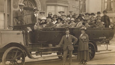 Autofahren anno 1925 - Blech, Holz und eine Portion Mut