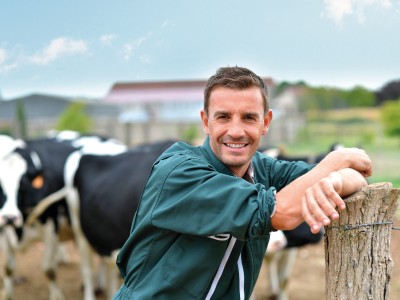 Landwirtschaft: Ein Milchbauer auf seiner Weide