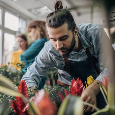 Blumenhandel & Floristik: Blumenhändler mit Blumen