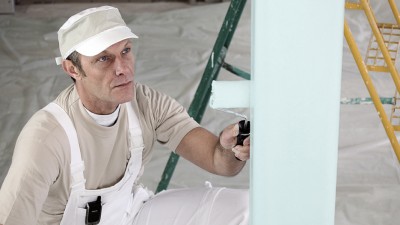 Maler & Stuckateur: Maler bei der Arbeit