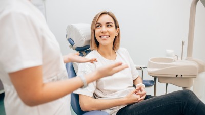 Eine Patientin im Bahandlungsstuhl