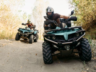 4x4-Quads im Gelände unterwegs