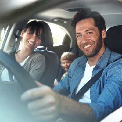 Familie im Auto