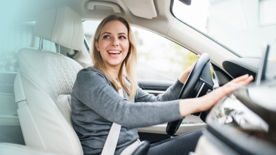 eVB-Nummer: Frau im Auto unterwegs