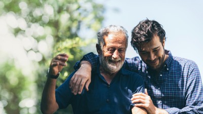 Vater und Sohn gl&uuml;cklich zusammen