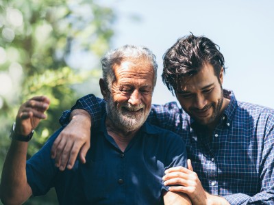 Vater und Sohn glücklich zusammen