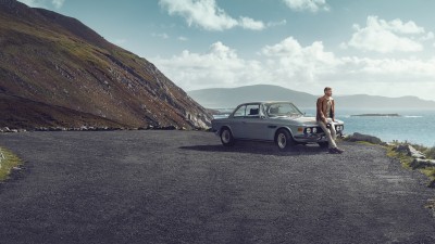 Oldtimer-Versicherung: Fahrer mit Württembergischen BMW-Oldtimer Klassiker