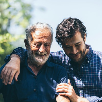 Vater und Sohn glücklich zusammen